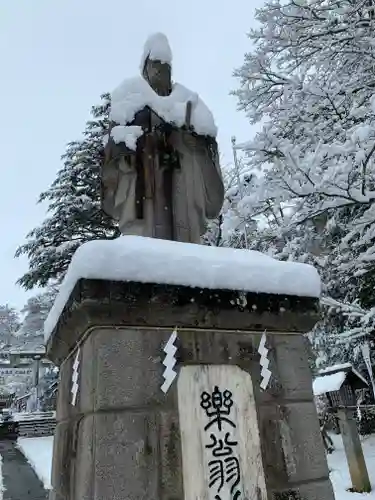 南湖神社の像