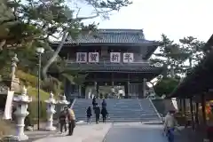 誕生寺の山門