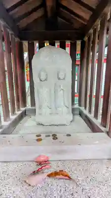 居木神社の像