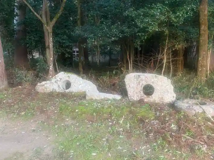 粟鹿神社の{uncategorized: "未分類", other: "その他", undefined: "問題あり", building: "その他建物", grave: "お墓", sacred_gate: "鳥居", guardian: "狛犬", statue: "像", buddha: "仏像", history: "歴史", nature: "自然", garden: "庭園", animal: "動物", pagoda: "塔", temizu: "手水舎", mountain_gate: "山門・神門", sanctuary: "本殿・本堂", subordinate: "末社・摂社", art: "芸術", scenery: "景色", jizo: "地蔵", ema: "絵馬", goshuin: "御朱印", omikuji: "おみくじ", items: "授与品その他", amulet: "お守り", goshuincho: "御朱印帳", eats: "食事", festival: "お祭り", votive_dance: "神楽", shichigosan: "七五三参", wedding: "結婚式", experience: "体験その他", initially: "初詣", around: "周辺", anti_infection: "感染症対策"}
