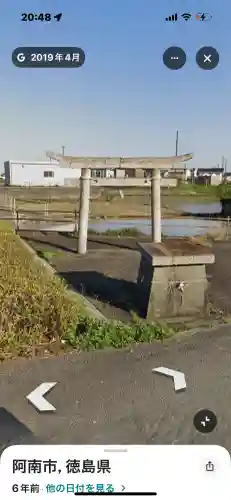 日吉神社の{uncategorized: "未分類", other: "その他", undefined: "問題あり", building: "その他建物", grave: "お墓", sacred_gate: "鳥居", guardian: "狛犬", statue: "像", buddha: "仏像", history: "歴史", nature: "自然", garden: "庭園", animal: "動物", pagoda: "塔", temizu: "手水舎", mountain_gate: "山門・神門", sanctuary: "本殿・本堂", subordinate: "末社・摂社", art: "芸術", scenery: "景色", jizo: "地蔵", ema: "絵馬", goshuin: "御朱印", omikuji: "おみくじ", items: "授与品その他", amulet: "お守り", goshuincho: "御朱印帳", eats: "食事", festival: "お祭り", votive_dance: "神楽", shichigosan: "七五三参", wedding: "結婚式", experience: "体験その他", initially: "初詣", around: "周辺", anti_infection: "感染症対策"}