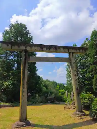 岩作御嶽山（御嶽神社）の鳥居