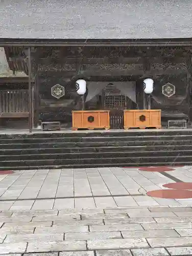 出雲大社の{uncategorized: "未分類", other: "その他", undefined: "問題あり", building: "その他建物", grave: "お墓", sacred_gate: "鳥居", guardian: "狛犬", statue: "像", buddha: "仏像", history: "歴史", nature: "自然", garden: "庭園", animal: "動物", pagoda: "塔", temizu: "手水舎", mountain_gate: "山門・神門", sanctuary: "本殿・本堂", subordinate: "末社・摂社", art: "芸術", scenery: "景色", jizo: "地蔵", ema: "絵馬", goshuin: "御朱印", omikuji: "おみくじ", items: "授与品その他", amulet: "お守り", goshuincho: "御朱印帳", eats: "食事", festival: "お祭り", votive_dance: "神楽", shichigosan: "七五三参", wedding: "結婚式", experience: "体験その他", initially: "初詣", around: "周辺", anti_infection: "感染症対策"}