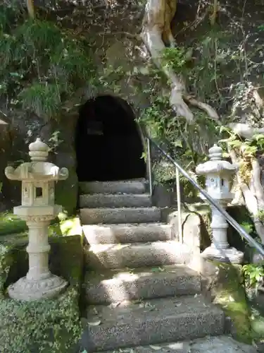 石籠山不動尊（岩屋不動尊）の末社・摂社