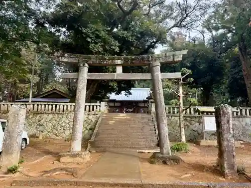 雨引千勝神社の{uncategorized: "未分類", other: "その他", undefined: "問題あり", building: "その他建物", grave: "お墓", sacred_gate: "鳥居", guardian: "狛犬", statue: "像", buddha: "仏像", history: "歴史", nature: "自然", garden: "庭園", animal: "動物", pagoda: "塔", temizu: "手水舎", mountain_gate: "山門・神門", sanctuary: "本殿・本堂", subordinate: "末社・摂社", art: "芸術", scenery: "景色", jizo: "地蔵", ema: "絵馬", goshuin: "御朱印", omikuji: "おみくじ", items: "授与品その他", amulet: "お守り", goshuincho: "御朱印帳", eats: "食事", festival: "お祭り", votive_dance: "神楽", shichigosan: "七五三参", wedding: "結婚式", experience: "体験その他", initially: "初詣", around: "周辺", anti_infection: "感染症対策"}