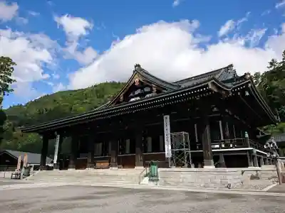 久遠寺の本殿・本堂