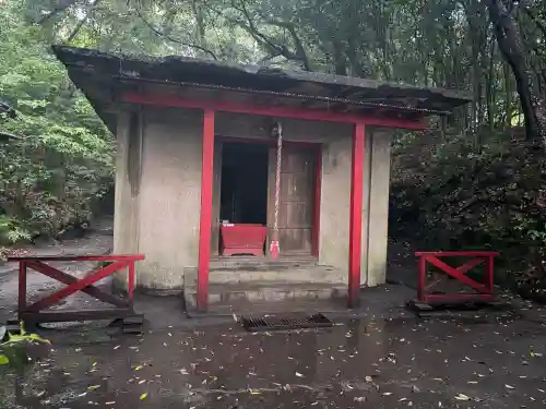 腹五社神社の{uncategorized: "未分類", other: "その他", undefined: "問題あり", building: "その他建物", grave: "お墓", sacred_gate: "鳥居", guardian: "狛犬", statue: "像", buddha: "仏像", history: "歴史", nature: "自然", garden: "庭園", animal: "動物", pagoda: "塔", temizu: "手水舎", mountain_gate: "山門・神門", sanctuary: "本殿・本堂", subordinate: "末社・摂社", art: "芸術", scenery: "景色", jizo: "地蔵", ema: "絵馬", goshuin: "御朱印", omikuji: "おみくじ", items: "授与品その他", amulet: "お守り", goshuincho: "御朱印帳", eats: "食事", festival: "お祭り", votive_dance: "神楽", shichigosan: "七五三参", wedding: "結婚式", experience: "体験その他", initially: "初詣", around: "周辺", anti_infection: "感染症対策"}
