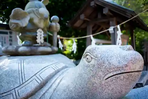 磐裂根裂神社の狛犬