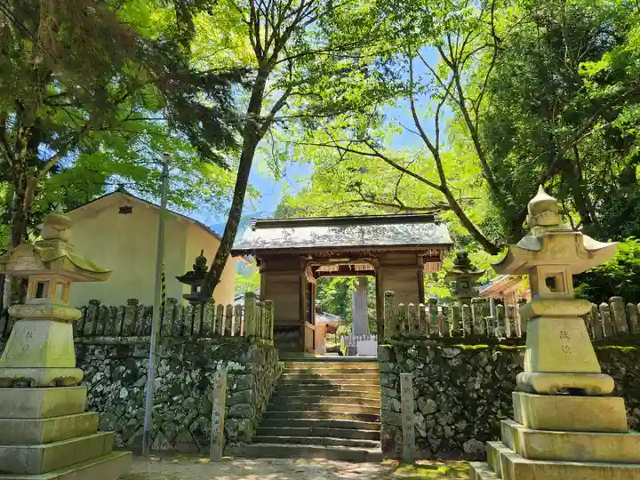 八幡神社の山門・神門