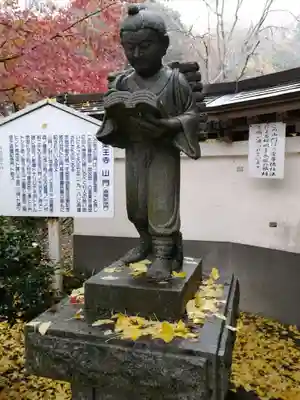 薬王寺の像