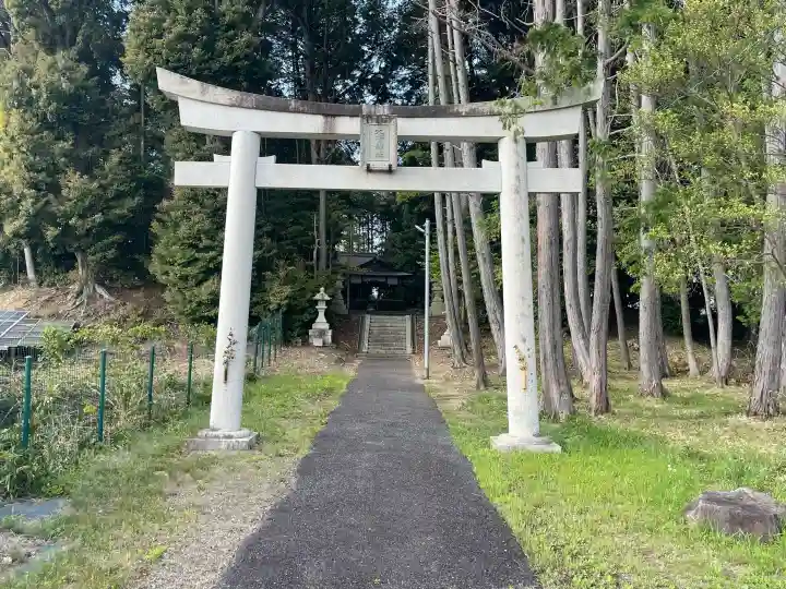 大寳神社の{uncategorized: "未分類", other: "その他", undefined: "問題あり", building: "その他建物", grave: "お墓", sacred_gate: "鳥居", guardian: "狛犬", statue: "像", buddha: "仏像", history: "歴史", nature: "自然", garden: "庭園", animal: "動物", pagoda: "塔", temizu: "手水舎", mountain_gate: "山門・神門", sanctuary: "本殿・本堂", subordinate: "末社・摂社", art: "芸術", scenery: "景色", jizo: "地蔵", ema: "絵馬", goshuin: "御朱印", omikuji: "おみくじ", items: "授与品その他", amulet: "お守り", goshuincho: "御朱印帳", eats: "食事", festival: "お祭り", votive_dance: "神楽", shichigosan: "七五三参", wedding: "結婚式", experience: "体験その他", initially: "初詣", around: "周辺", anti_infection: "感染症対策"}