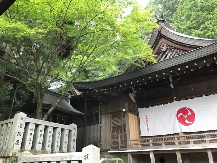 湯泉神社の本殿・本堂