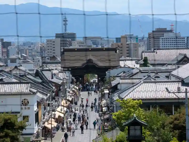 善光寺の{uncategorized: "未分類", other: "その他", undefined: "問題あり", building: "その他建物", grave: "お墓", sacred_gate: "鳥居", guardian: "狛犬", statue: "像", buddha: "仏像", history: "歴史", nature: "自然", garden: "庭園", animal: "動物", pagoda: "塔", temizu: "手水舎", mountain_gate: "山門・神門", sanctuary: "本殿・本堂", subordinate: "末社・摂社", art: "芸術", scenery: "景色", jizo: "地蔵", ema: "絵馬", goshuin: "御朱印", omikuji: "おみくじ", items: "授与品その他", amulet: "お守り", goshuincho: "御朱印帳", eats: "食事", festival: "お祭り", votive_dance: "神楽", shichigosan: "七五三参", wedding: "結婚式", experience: "体験その他", initially: "初詣", around: "周辺", anti_infection: "感染症対策"}