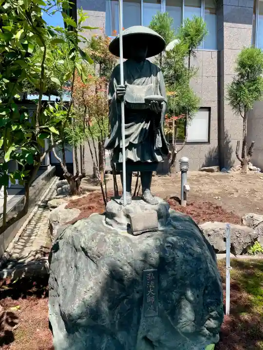 光明院の{uncategorized: "未分類", other: "その他", undefined: "問題あり", building: "その他建物", grave: "お墓", sacred_gate: "鳥居", guardian: "狛犬", statue: "像", buddha: "仏像", history: "歴史", nature: "自然", garden: "庭園", animal: "動物", pagoda: "塔", temizu: "手水舎", mountain_gate: "山門・神門", sanctuary: "本殿・本堂", subordinate: "末社・摂社", art: "芸術", scenery: "景色", jizo: "地蔵", ema: "絵馬", goshuin: "御朱印", omikuji: "おみくじ", items: "授与品その他", amulet: "お守り", goshuincho: "御朱印帳", eats: "食事", festival: "お祭り", votive_dance: "神楽", shichigosan: "七五三参", wedding: "結婚式", experience: "体験その他", initially: "初詣", around: "周辺", anti_infection: "感染症対策"}