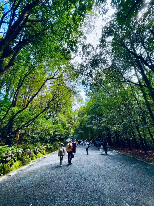 伊勢神宮内宮(皇大神宮)の{uncategorized: "未分類", other: "その他", undefined: "問題あり", building: "その他建物", grave: "お墓", sacred_gate: "鳥居", guardian: "狛犬", statue: "像", buddha: "仏像", history: "歴史", nature: "自然", garden: "庭園", animal: "動物", pagoda: "塔", temizu: "手水舎", mountain_gate: "山門・神門", sanctuary: "本殿・本堂", subordinate: "末社・摂社", art: "芸術", scenery: "景色", jizo: "地蔵", ema: "絵馬", goshuin: "御朱印", omikuji: "おみくじ", items: "授与品その他", amulet: "お守り", goshuincho: "御朱印帳", eats: "食事", festival: "お祭り", votive_dance: "神楽", shichigosan: "七五三参", wedding: "結婚式", experience: "体験その他", initially: "初詣", around: "周辺", anti_infection: "感染症対策"}
