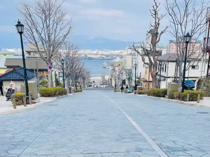 函館護國神社の{uncategorized: "未分類", other: "その他", undefined: "問題あり", building: "その他建物", grave: "お墓", sacred_gate: "鳥居", guardian: "狛犬", statue: "像", buddha: "仏像", history: "歴史", nature: "自然", garden: "庭園", animal: "動物", pagoda: "塔", temizu: "手水舎", mountain_gate: "山門・神門", sanctuary: "本殿・本堂", subordinate: "末社・摂社", art: "芸術", scenery: "景色", jizo: "地蔵", ema: "絵馬", goshuin: "御朱印", omikuji: "おみくじ", items: "授与品その他", amulet: "お守り", goshuincho: "御朱印帳", eats: "食事", festival: "お祭り", votive_dance: "神楽", shichigosan: "七五三参", wedding: "結婚式", experience: "体験その他", initially: "初詣", around: "周辺", anti_infection: "感染症対策"}