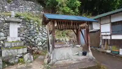 末刀岩上神社の手水舎