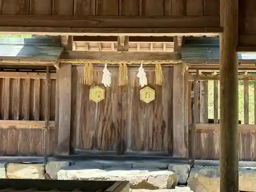 眞名井神社の{uncategorized: "未分類", other: "その他", undefined: "問題あり", building: "その他建物", grave: "お墓", sacred_gate: "鳥居", guardian: "狛犬", statue: "像", buddha: "仏像", history: "歴史", nature: "自然", garden: "庭園", animal: "動物", pagoda: "塔", temizu: "手水舎", mountain_gate: "山門・神門", sanctuary: "本殿・本堂", subordinate: "末社・摂社", art: "芸術", scenery: "景色", jizo: "地蔵", ema: "絵馬", goshuin: "御朱印", omikuji: "おみくじ", items: "授与品その他", amulet: "お守り", goshuincho: "御朱印帳", eats: "食事", festival: "お祭り", votive_dance: "神楽", shichigosan: "七五三参", wedding: "結婚式", experience: "体験その他", initially: "初詣", around: "周辺", anti_infection: "感染症対策"}