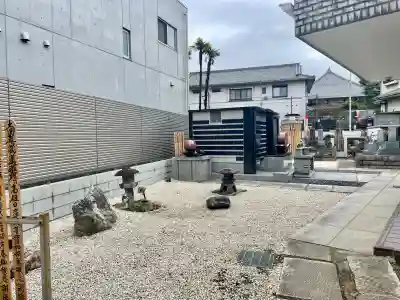 妙泉寺の{uncategorized: "未分類", other: "その他", undefined: "問題あり", building: "その他建物", grave: "お墓", sacred_gate: "鳥居", guardian: "狛犬", statue: "像", buddha: "仏像", history: "歴史", nature: "自然", garden: "庭園", animal: "動物", pagoda: "塔", temizu: "手水舎", mountain_gate: "山門・神門", sanctuary: "本殿・本堂", subordinate: "末社・摂社", art: "芸術", scenery: "景色", jizo: "地蔵", ema: "絵馬", goshuin: "御朱印", omikuji: "おみくじ", items: "授与品その他", amulet: "お守り", goshuincho: "御朱印帳", eats: "食事", festival: "お祭り", votive_dance: "神楽", shichigosan: "七五三参", wedding: "結婚式", experience: "体験その他", initially: "初詣", around: "周辺", anti_infection: "感染症対策"}