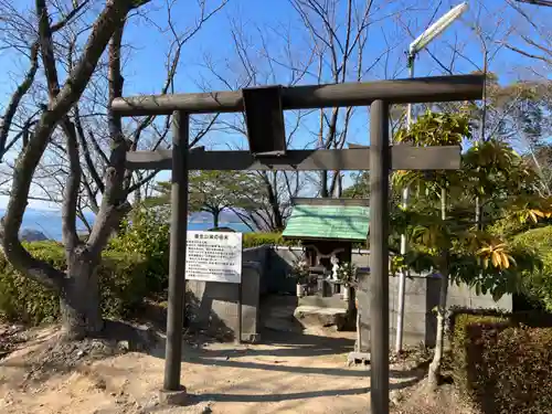 垣生山神社の本殿