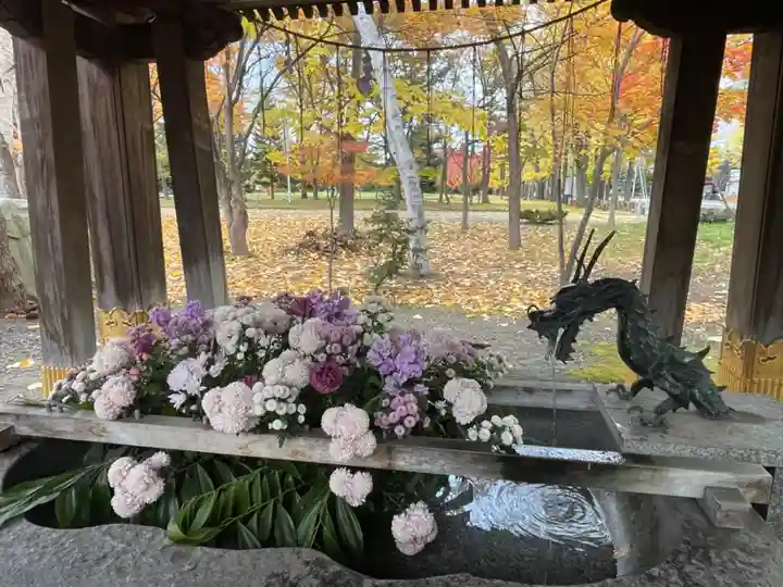 彌彦神社 (伊夜日子神社)の手水舎
