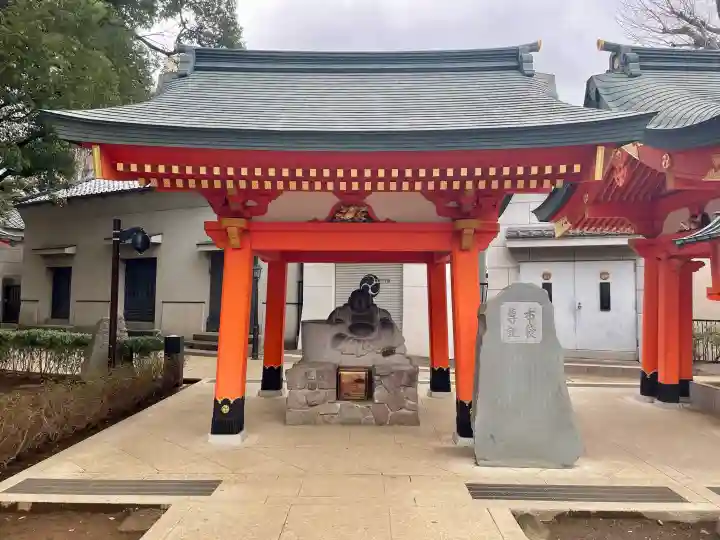 穴八幡宮の{uncategorized: "未分類", other: "その他", undefined: "問題あり", building: "その他建物", grave: "お墓", sacred_gate: "鳥居", guardian: "狛犬", statue: "像", buddha: "仏像", history: "歴史", nature: "自然", garden: "庭園", animal: "動物", pagoda: "塔", temizu: "手水舎", mountain_gate: "山門・神門", sanctuary: "本殿・本堂", subordinate: "末社・摂社", art: "芸術", scenery: "景色", jizo: "地蔵", ema: "絵馬", goshuin: "御朱印", omikuji: "おみくじ", items: "授与品その他", amulet: "お守り", goshuincho: "御朱印帳", eats: "食事", festival: "お祭り", votive_dance: "神楽", shichigosan: "七五三参", wedding: "結婚式", experience: "体験その他", initially: "初詣", around: "周辺", anti_infection: "感染症対策"}