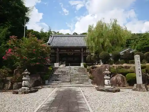 本泉寺の本殿・本堂