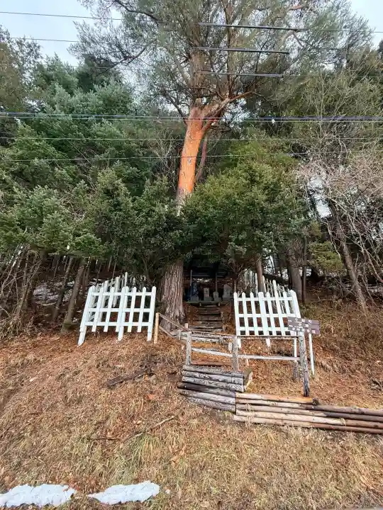 古峠の庚申塚(塔)の{uncategorized: "未分類", other: "その他", undefined: "問題あり", building: "その他建物", grave: "お墓", sacred_gate: "鳥居", guardian: "狛犬", statue: "像", buddha: "仏像", history: "歴史", nature: "自然", garden: "庭園", animal: "動物", pagoda: "塔", temizu: "手水舎", mountain_gate: "山門・神門", sanctuary: "本殿・本堂", subordinate: "末社・摂社", art: "芸術", scenery: "景色", jizo: "地蔵", ema: "絵馬", goshuin: "御朱印", omikuji: "おみくじ", items: "授与品その他", amulet: "お守り", goshuincho: "御朱印帳", eats: "食事", festival: "お祭り", votive_dance: "神楽", shichigosan: "七五三参", wedding: "結婚式", experience: "体験その他", initially: "初詣", around: "周辺", anti_infection: "感染症対策"}