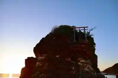 稲佐の浜　弁天島の{uncategorized: "未分類", other: "その他", undefined: "問題あり", building: "その他建物", grave: "お墓", sacred_gate: "鳥居", guardian: "狛犬", statue: "像", buddha: "仏像", history: "歴史", nature: "自然", garden: "庭園", animal: "動物", pagoda: "塔", temizu: "手水舎", mountain_gate: "山門・神門", sanctuary: "本殿・本堂", subordinate: "末社・摂社", art: "芸術", scenery: "景色", jizo: "地蔵", ema: "絵馬", goshuin: "御朱印", omikuji: "おみくじ", items: "授与品その他", amulet: "お守り", goshuincho: "御朱印帳", eats: "食事", festival: "お祭り", votive_dance: "神楽", shichigosan: "七五三参", wedding: "結婚式", experience: "体験その他", initially: "初詣", around: "周辺", anti_infection: "感染症対策"}