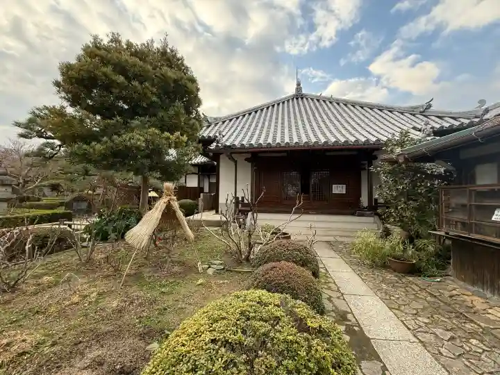 石光寺の{uncategorized: "未分類", other: "その他", undefined: "問題あり", building: "その他建物", grave: "お墓", sacred_gate: "鳥居", guardian: "狛犬", statue: "像", buddha: "仏像", history: "歴史", nature: "自然", garden: "庭園", animal: "動物", pagoda: "塔", temizu: "手水舎", mountain_gate: "山門・神門", sanctuary: "本殿・本堂", subordinate: "末社・摂社", art: "芸術", scenery: "景色", jizo: "地蔵", ema: "絵馬", goshuin: "御朱印", omikuji: "おみくじ", items: "授与品その他", amulet: "お守り", goshuincho: "御朱印帳", eats: "食事", festival: "お祭り", votive_dance: "神楽", shichigosan: "七五三参", wedding: "結婚式", experience: "体験その他", initially: "初詣", around: "周辺", anti_infection: "感染症対策"}