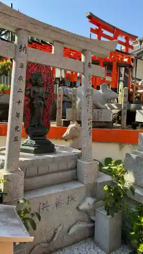 伏見稲荷大社の{uncategorized: "未分類", other: "その他", undefined: "問題あり", building: "その他建物", grave: "お墓", sacred_gate: "鳥居", guardian: "狛犬", statue: "像", buddha: "仏像", history: "歴史", nature: "自然", garden: "庭園", animal: "動物", pagoda: "塔", temizu: "手水舎", mountain_gate: "山門・神門", sanctuary: "本殿・本堂", subordinate: "末社・摂社", art: "芸術", scenery: "景色", jizo: "地蔵", ema: "絵馬", goshuin: "御朱印", omikuji: "おみくじ", items: "授与品その他", amulet: "お守り", goshuincho: "御朱印帳", eats: "食事", festival: "お祭り", votive_dance: "神楽", shichigosan: "七五三参", wedding: "結婚式", experience: "体験その他", initially: "初詣", around: "周辺", anti_infection: "感染症対策"}
