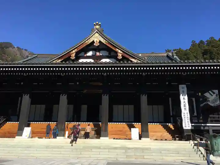 久遠寺の本殿・本堂