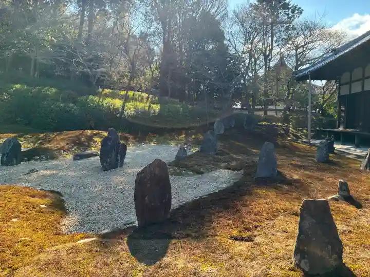 光明院(光明禅院)の{uncategorized: "未分類", other: "その他", undefined: "問題あり", building: "その他建物", grave: "お墓", sacred_gate: "鳥居", guardian: "狛犬", statue: "像", buddha: "仏像", history: "歴史", nature: "自然", garden: "庭園", animal: "動物", pagoda: "塔", temizu: "手水舎", mountain_gate: "山門・神門", sanctuary: "本殿・本堂", subordinate: "末社・摂社", art: "芸術", scenery: "景色", jizo: "地蔵", ema: "絵馬", goshuin: "御朱印", omikuji: "おみくじ", items: "授与品その他", amulet: "お守り", goshuincho: "御朱印帳", eats: "食事", festival: "お祭り", votive_dance: "神楽", shichigosan: "七五三参", wedding: "結婚式", experience: "体験その他", initially: "初詣", around: "周辺", anti_infection: "感染症対策"}