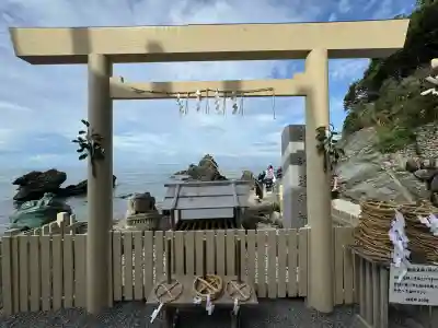 二見興玉神社の{uncategorized: "未分類", other: "その他", undefined: "問題あり", building: "その他建物", grave: "お墓", sacred_gate: "鳥居", guardian: "狛犬", statue: "像", buddha: "仏像", history: "歴史", nature: "自然", garden: "庭園", animal: "動物", pagoda: "塔", temizu: "手水舎", mountain_gate: "山門・神門", sanctuary: "本殿・本堂", subordinate: "末社・摂社", art: "芸術", scenery: "景色", jizo: "地蔵", ema: "絵馬", goshuin: "御朱印", omikuji: "おみくじ", items: "授与品その他", amulet: "お守り", goshuincho: "御朱印帳", eats: "食事", festival: "お祭り", votive_dance: "神楽", shichigosan: "七五三参", wedding: "結婚式", experience: "体験その他", initially: "初詣", around: "周辺", anti_infection: "感染症対策"}