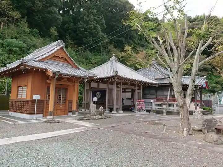鬼岩寺の本殿・本堂