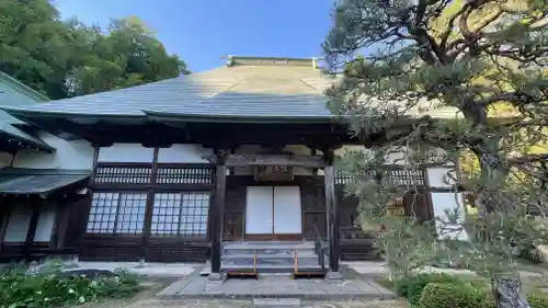 石行寺の本殿・本堂