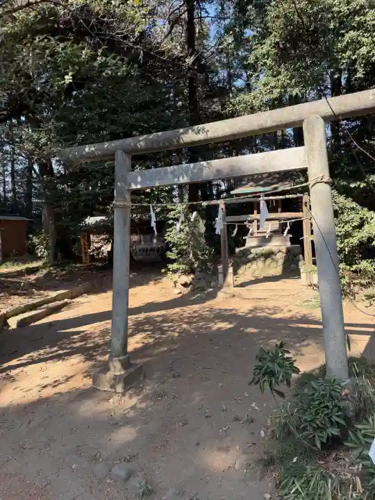 三ケ尻八幡神社の{uncategorized: "未分類", other: "その他", undefined: "問題あり", building: "その他建物", grave: "お墓", sacred_gate: "鳥居", guardian: "狛犬", statue: "像", buddha: "仏像", history: "歴史", nature: "自然", garden: "庭園", animal: "動物", pagoda: "塔", temizu: "手水舎", mountain_gate: "山門・神門", sanctuary: "本殿・本堂", subordinate: "末社・摂社", art: "芸術", scenery: "景色", jizo: "地蔵", ema: "絵馬", goshuin: "御朱印", omikuji: "おみくじ", items: "授与品その他", amulet: "お守り", goshuincho: "御朱印帳", eats: "食事", festival: "お祭り", votive_dance: "神楽", shichigosan: "七五三参", wedding: "結婚式", experience: "体験その他", initially: "初詣", around: "周辺", anti_infection: "感染症対策"}