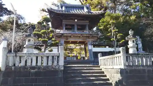 西光寺の山門