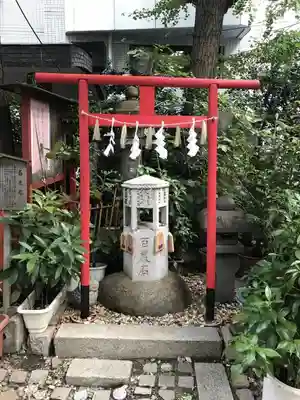 三崎稲荷神社の鳥居