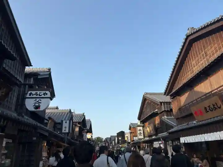伊勢神宮内宮(皇大神宮)の{uncategorized: "未分類", other: "その他", undefined: "問題あり", building: "その他建物", grave: "お墓", sacred_gate: "鳥居", guardian: "狛犬", statue: "像", buddha: "仏像", history: "歴史", nature: "自然", garden: "庭園", animal: "動物", pagoda: "塔", temizu: "手水舎", mountain_gate: "山門・神門", sanctuary: "本殿・本堂", subordinate: "末社・摂社", art: "芸術", scenery: "景色", jizo: "地蔵", ema: "絵馬", goshuin: "御朱印", omikuji: "おみくじ", items: "授与品その他", amulet: "お守り", goshuincho: "御朱印帳", eats: "食事", festival: "お祭り", votive_dance: "神楽", shichigosan: "七五三参", wedding: "結婚式", experience: "体験その他", initially: "初詣", around: "周辺", anti_infection: "感染症対策"}