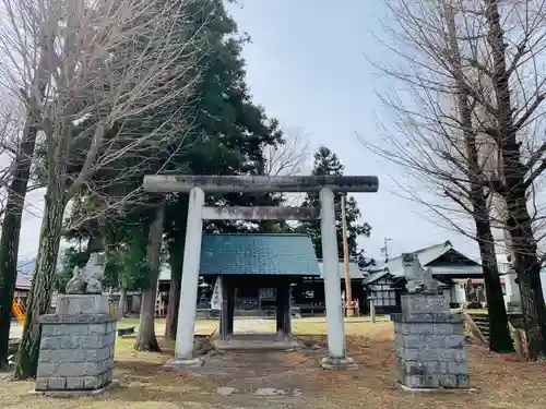 諏訪護国神社の鳥居