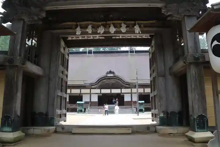 高野山金剛峯寺の山門・神門