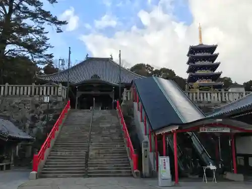 中山寺の本殿・本堂