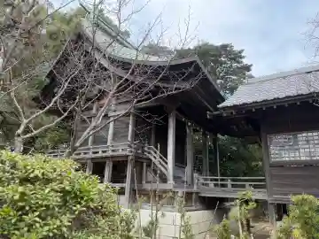 諏訪神社の{uncategorized: "未分類", other: "その他", undefined: "問題あり", building: "その他建物", grave: "お墓", sacred_gate: "鳥居", guardian: "狛犬", statue: "像", buddha: "仏像", history: "歴史", nature: "自然", garden: "庭園", animal: "動物", pagoda: "塔", temizu: "手水舎", mountain_gate: "山門・神門", sanctuary: "本殿・本堂", subordinate: "末社・摂社", art: "芸術", scenery: "景色", jizo: "地蔵", ema: "絵馬", goshuin: "御朱印", omikuji: "おみくじ", items: "授与品その他", amulet: "お守り", goshuincho: "御朱印帳", eats: "食事", festival: "お祭り", votive_dance: "神楽", shichigosan: "七五三参", wedding: "結婚式", experience: "体験その他", initially: "初詣", around: "周辺", anti_infection: "感染症対策"}
