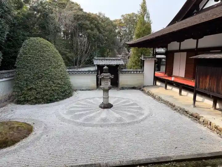 雲龍院の{uncategorized: "未分類", other: "その他", undefined: "問題あり", building: "その他建物", grave: "お墓", sacred_gate: "鳥居", guardian: "狛犬", statue: "像", buddha: "仏像", history: "歴史", nature: "自然", garden: "庭園", animal: "動物", pagoda: "塔", temizu: "手水舎", mountain_gate: "山門・神門", sanctuary: "本殿・本堂", subordinate: "末社・摂社", art: "芸術", scenery: "景色", jizo: "地蔵", ema: "絵馬", goshuin: "御朱印", omikuji: "おみくじ", items: "授与品その他", amulet: "お守り", goshuincho: "御朱印帳", eats: "食事", festival: "お祭り", votive_dance: "神楽", shichigosan: "七五三参", wedding: "結婚式", experience: "体験その他", initially: "初詣", around: "周辺", anti_infection: "感染症対策"}
