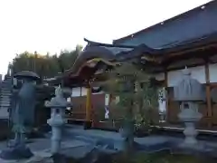 満願寺の本殿