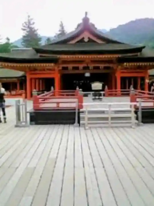 厳島神社の{uncategorized: "未分類", other: "その他", undefined: "問題あり", building: "その他建物", grave: "お墓", sacred_gate: "鳥居", guardian: "狛犬", statue: "像", buddha: "仏像", history: "歴史", nature: "自然", garden: "庭園", animal: "動物", pagoda: "塔", temizu: "手水舎", mountain_gate: "山門・神門", sanctuary: "本殿・本堂", subordinate: "末社・摂社", art: "芸術", scenery: "景色", jizo: "地蔵", ema: "絵馬", goshuin: "御朱印", omikuji: "おみくじ", items: "授与品その他", amulet: "お守り", goshuincho: "御朱印帳", eats: "食事", festival: "お祭り", votive_dance: "神楽", shichigosan: "七五三参", wedding: "結婚式", experience: "体験その他", initially: "初詣", around: "周辺", anti_infection: "感染症対策"}