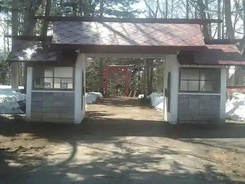 倶知安神社の山門