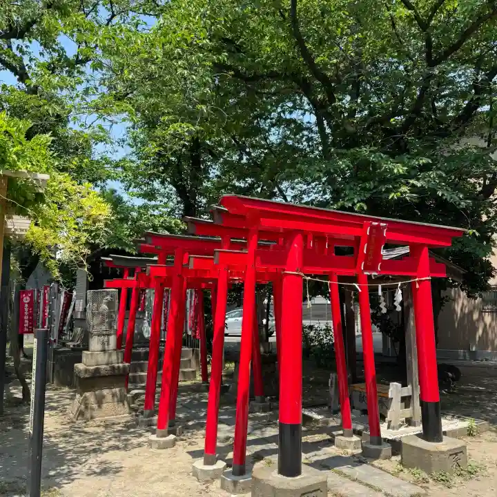 東官守稲荷神社の{uncategorized: "未分類", other: "その他", undefined: "問題あり", building: "その他建物", grave: "お墓", sacred_gate: "鳥居", guardian: "狛犬", statue: "像", buddha: "仏像", history: "歴史", nature: "自然", garden: "庭園", animal: "動物", pagoda: "塔", temizu: "手水舎", mountain_gate: "山門・神門", sanctuary: "本殿・本堂", subordinate: "末社・摂社", art: "芸術", scenery: "景色", jizo: "地蔵", ema: "絵馬", goshuin: "御朱印", omikuji: "おみくじ", items: "授与品その他", amulet: "お守り", goshuincho: "御朱印帳", eats: "食事", festival: "お祭り", votive_dance: "神楽", shichigosan: "七五三参", wedding: "結婚式", experience: "体験その他", initially: "初詣", around: "周辺", anti_infection: "感染症対策"}