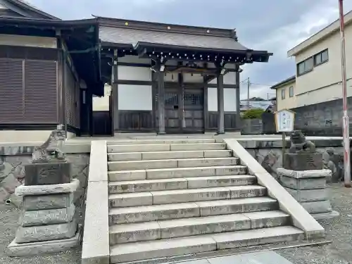 諏訪仮宮の{uncategorized: "未分類", other: "その他", undefined: "問題あり", building: "その他建物", grave: "お墓", sacred_gate: "鳥居", guardian: "狛犬", statue: "像", buddha: "仏像", history: "歴史", nature: "自然", garden: "庭園", animal: "動物", pagoda: "塔", temizu: "手水舎", mountain_gate: "山門・神門", sanctuary: "本殿・本堂", subordinate: "末社・摂社", art: "芸術", scenery: "景色", jizo: "地蔵", ema: "絵馬", goshuin: "御朱印", omikuji: "おみくじ", items: "授与品その他", amulet: "お守り", goshuincho: "御朱印帳", eats: "食事", festival: "お祭り", votive_dance: "神楽", shichigosan: "七五三参", wedding: "結婚式", experience: "体験その他", initially: "初詣", around: "周辺", anti_infection: "感染症対策"}
